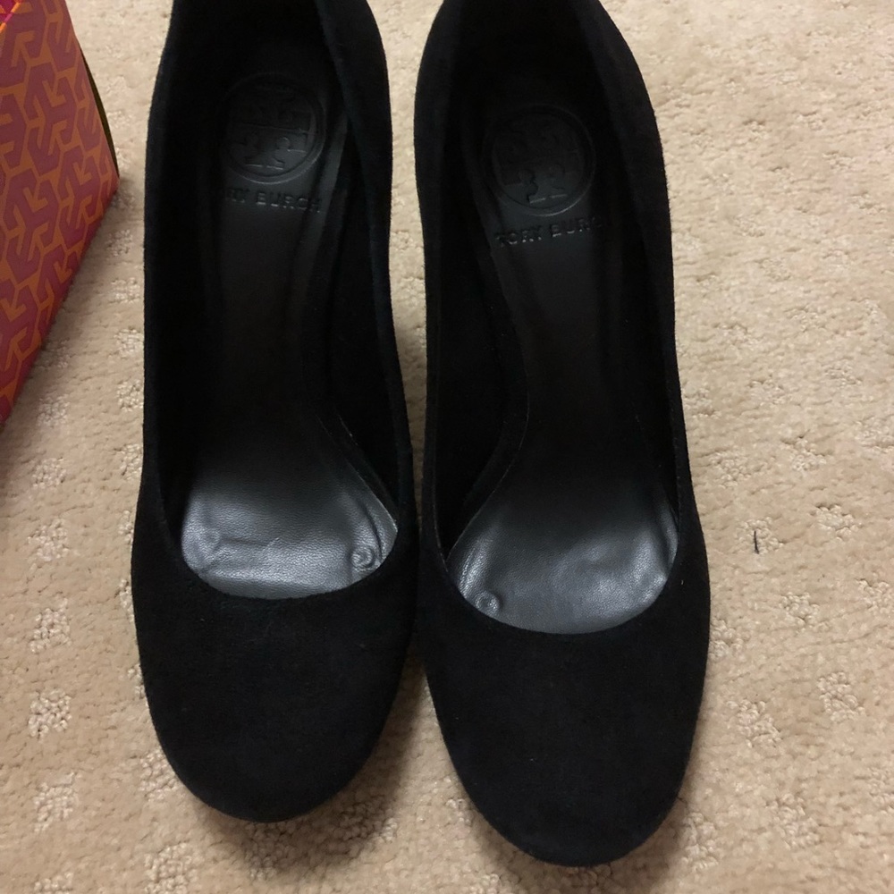 New Tory Burch suede black pumps